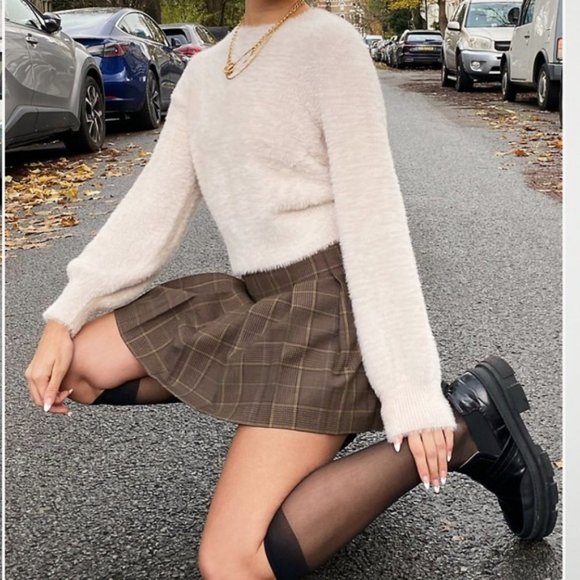 Aritzia Sunday Best Black Cozy Fuzzy Knit Fall/Winter/Spring Kitten Crop Sweater - Picture 13 of 13